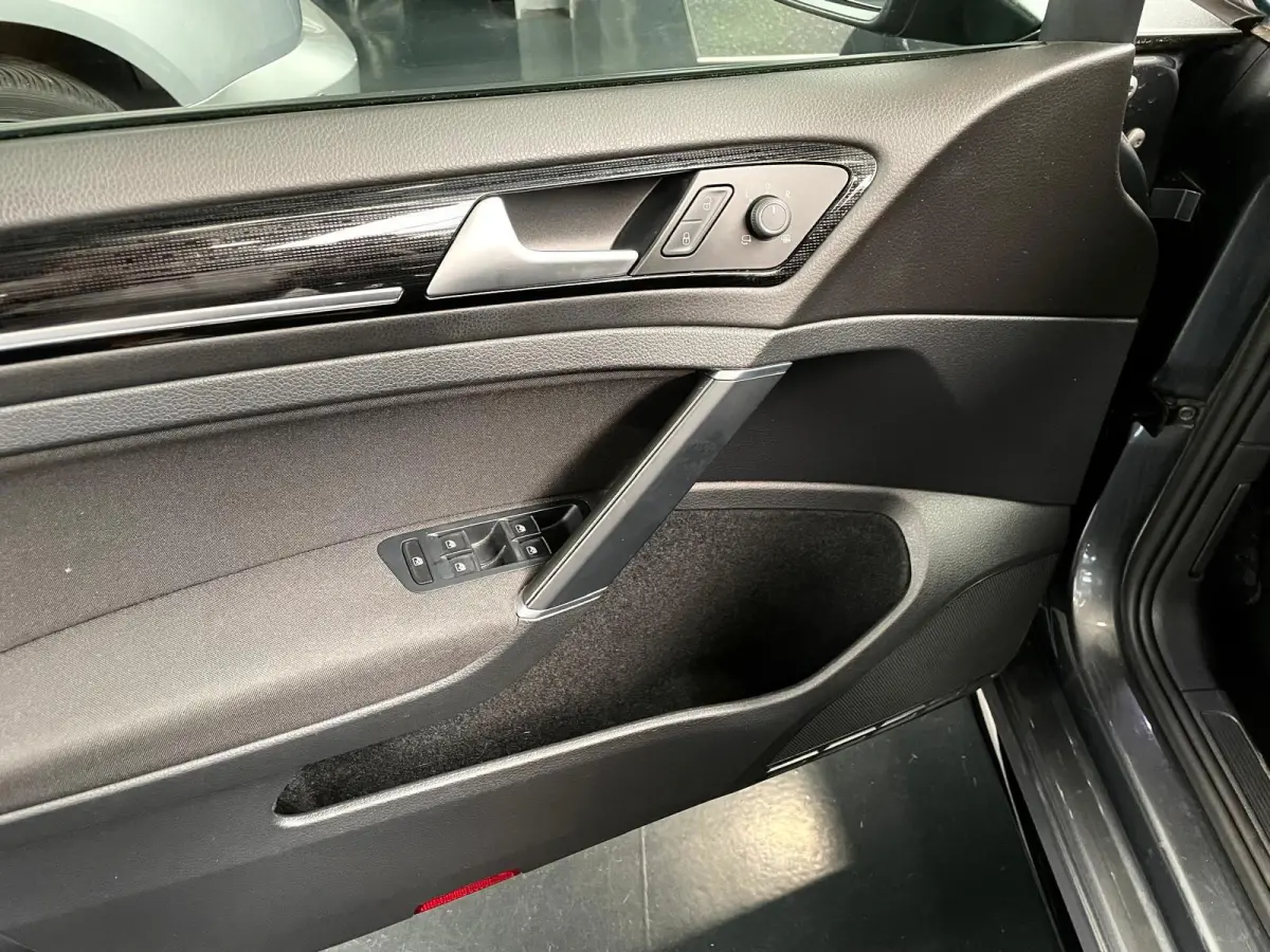 7.5 FACELIFT 1.5 TSI 150PK R-LINE Highline NAVI MATRIX LED