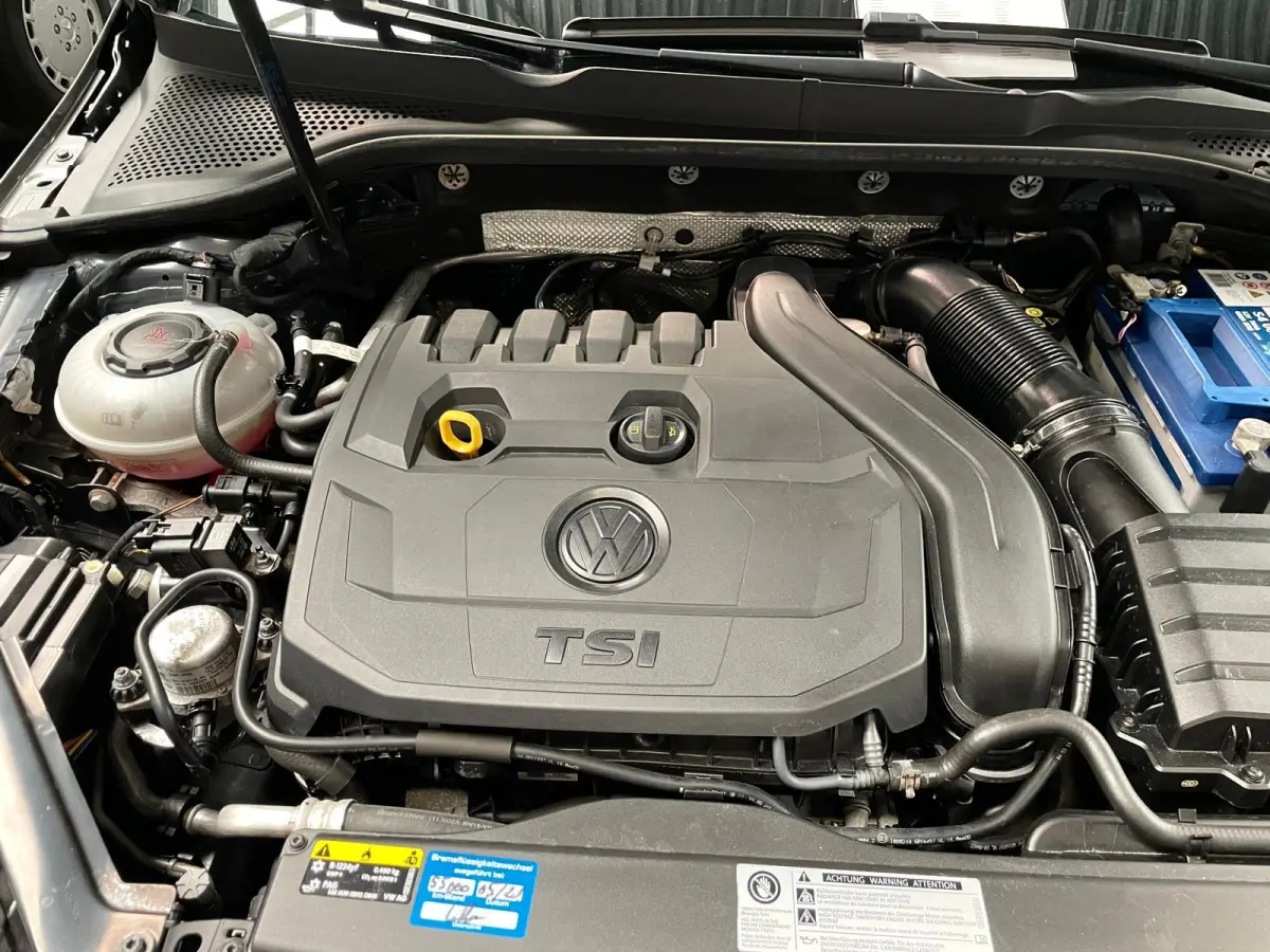 7.5 FACELIFT 1.5 TSI 150PK R-LINE Highline NAVI MATRIX LED