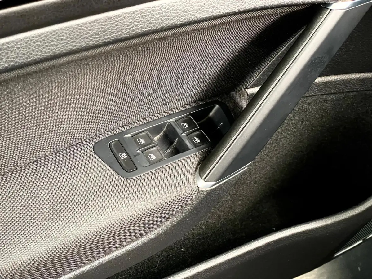 7.5 FACELIFT 1.5 TSI 150PK R-LINE Highline NAVI MATRIX LED