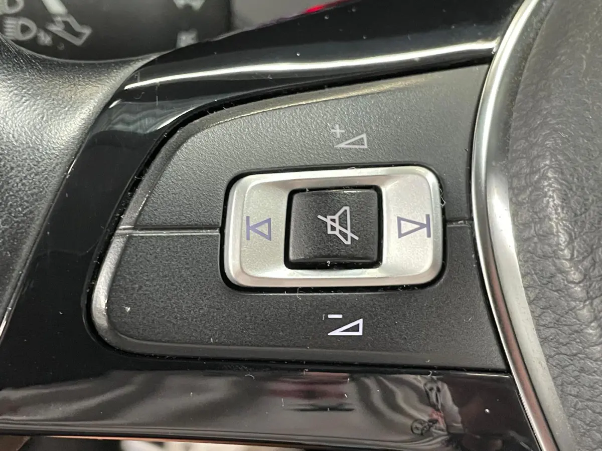 7.5 FACELIFT 1.5 TSI 150PK R-LINE Highline NAVI MATRIX LED