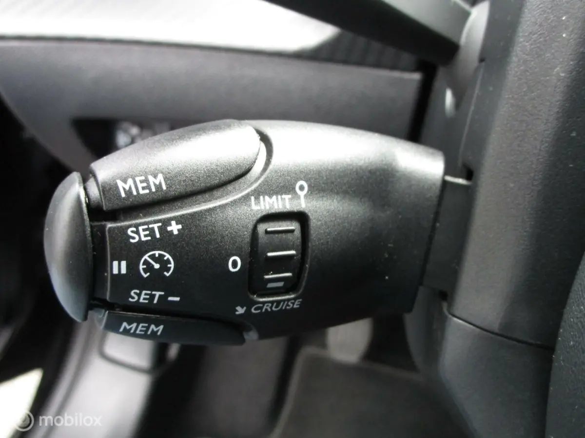 1.2 PureTech 5-DEURS - AIRCO - CRUISE - DAB+