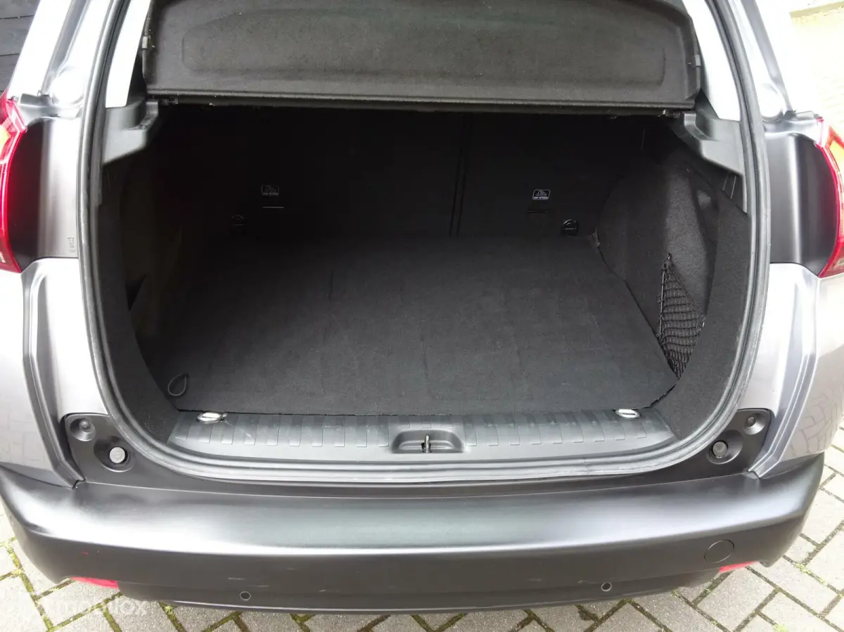 1.2 Airco / FM nav / Carkit / 4 seizoen banden / 82.389 KM!!!