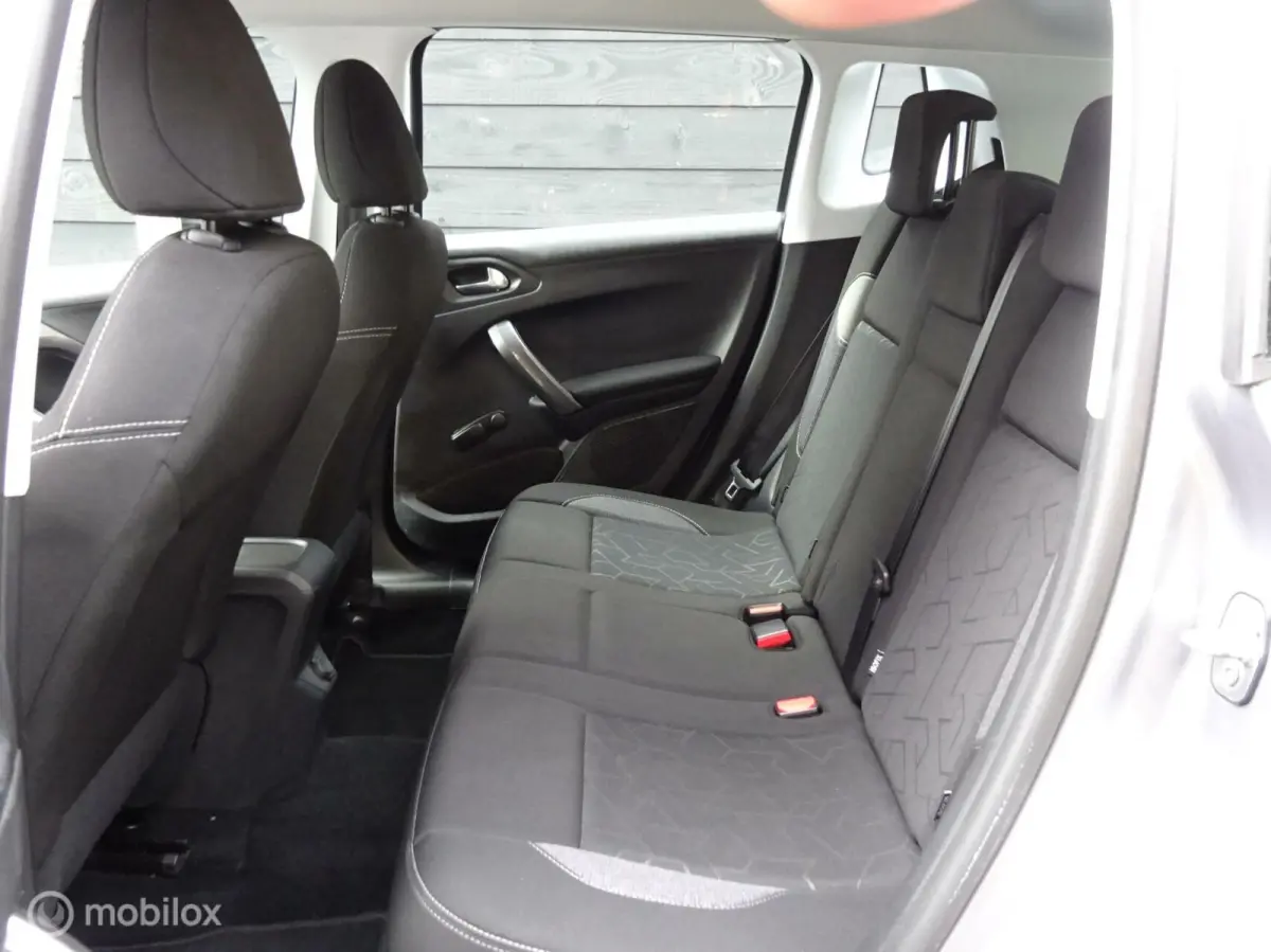 1.2 Airco / FM nav / Carkit / 4 seizoen banden / 82.389 KM!!!