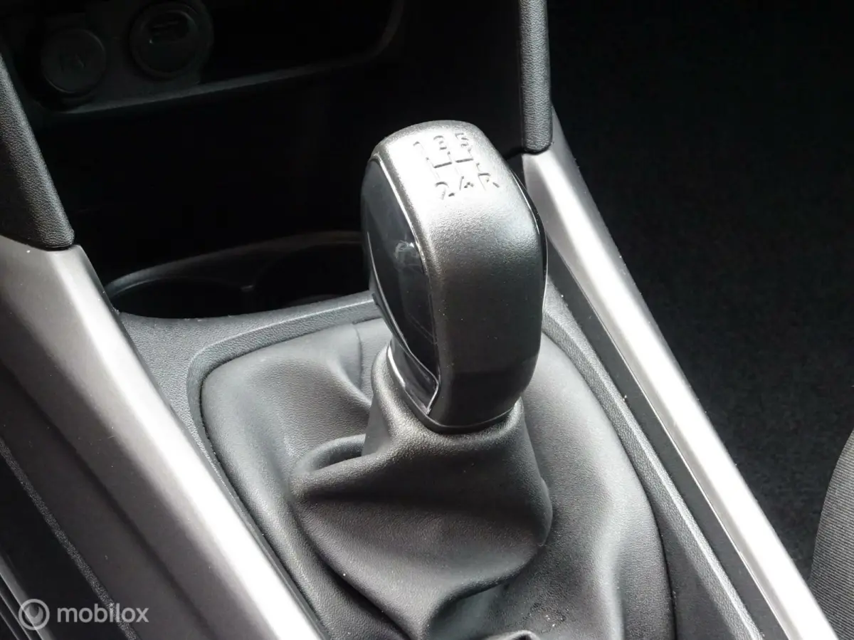 1.2 Airco / FM nav / Carkit / 4 seizoen banden / 82.389 KM!!!