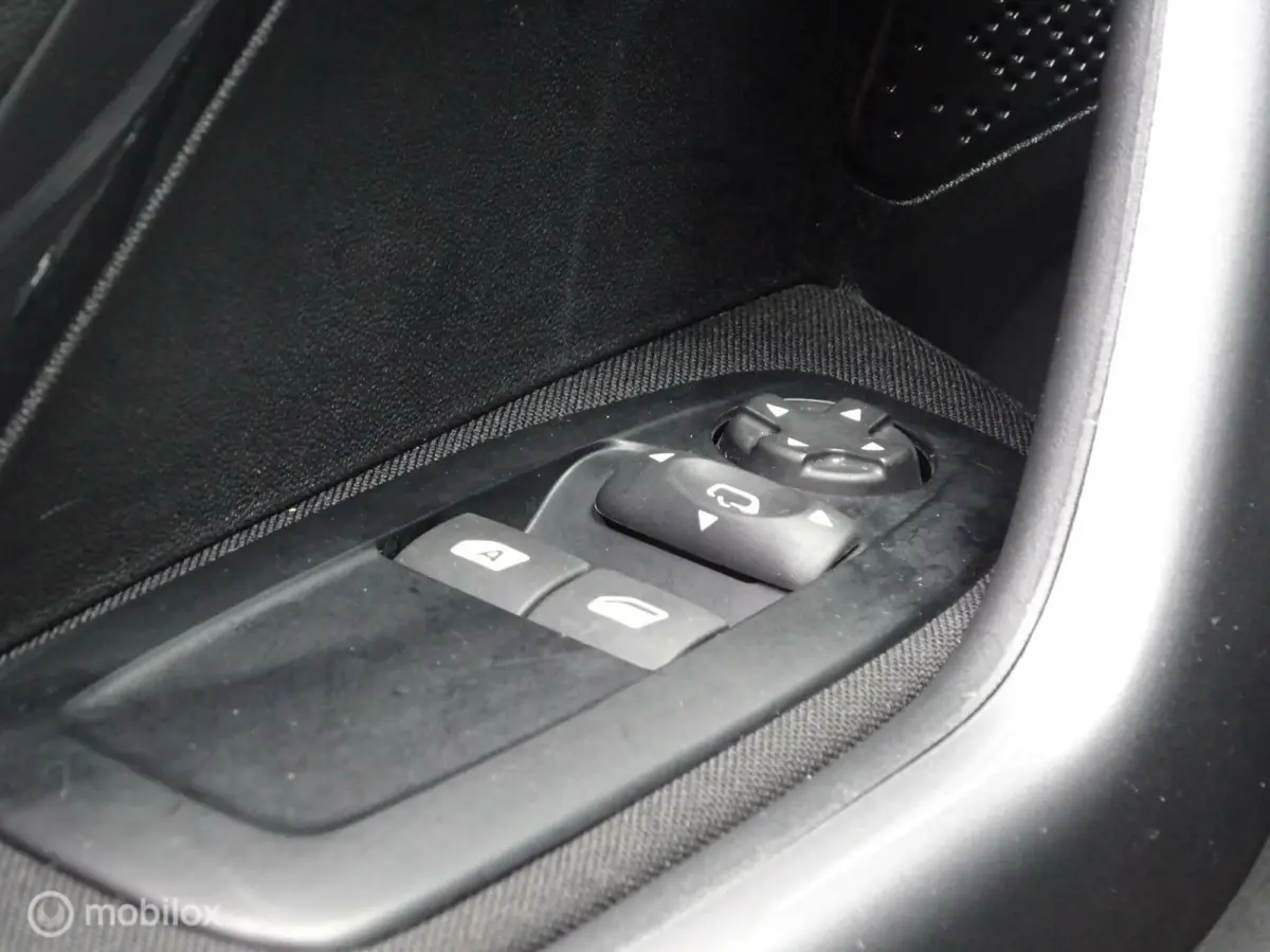 1.2 Airco / FM nav / Carkit / 4 seizoen banden / 82.389 KM!!!