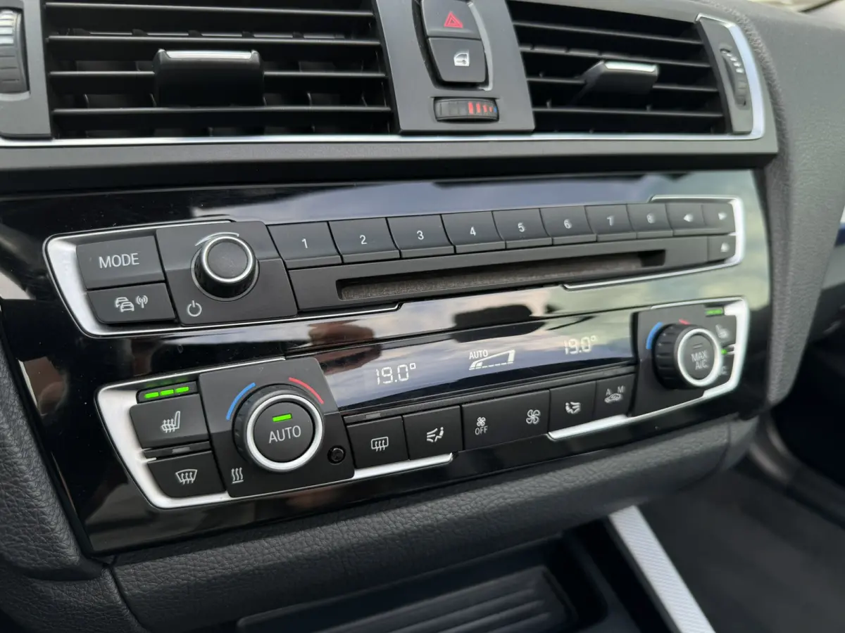 218i High Executive M Sport 18 inch Xenon Lederen interieur PDC Navigatie Stuurverwarming Stoelverwarming 18 Inch