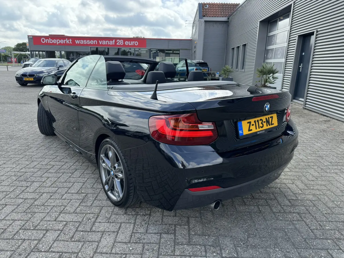 218i High Executive M Sport 18 inch Xenon Lederen interieur PDC Navigatie Stuurverwarming Stoelverwarming 18 Inch