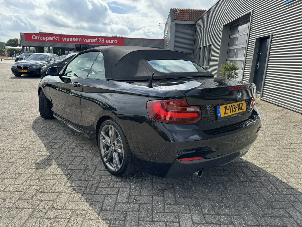 218i High Executive M Sport 18 inch Xenon Lederen interieur PDC Navigatie Stuurverwarming Stoelverwarming 18 Inch