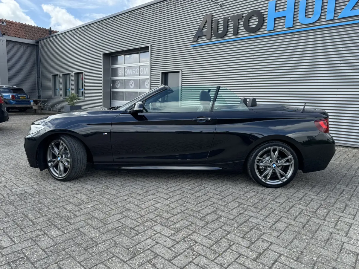 218i High Executive M Sport 18 inch Xenon Lederen interieur PDC Navigatie Stuurverwarming Stoelverwarming 18 Inch