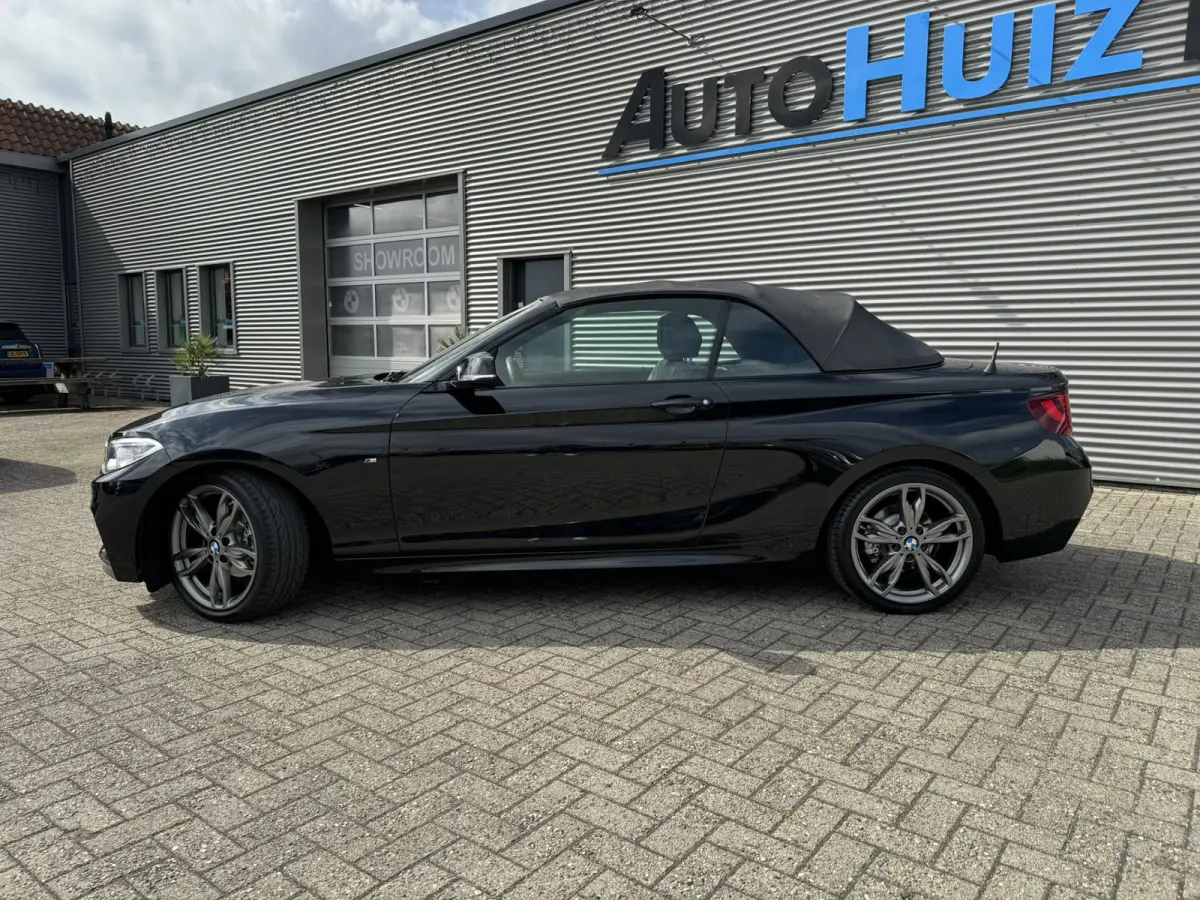 218i High Executive M Sport 18 inch Xenon Lederen interieur PDC Navigatie Stuurverwarming Stoelverwarming 18 Inch