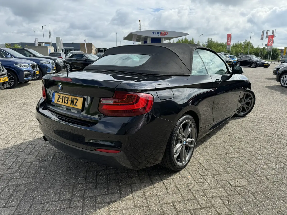 218i High Executive M Sport 18 inch Xenon Lederen interieur PDC Navigatie Stuurverwarming Stoelverwarming 18 Inch