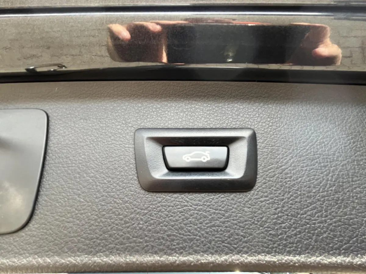 220i High Executive | M-Sport | HUD | Automaat | Trekhaak afneembaar 1.500 kg | NAP | 1e eigenaar
