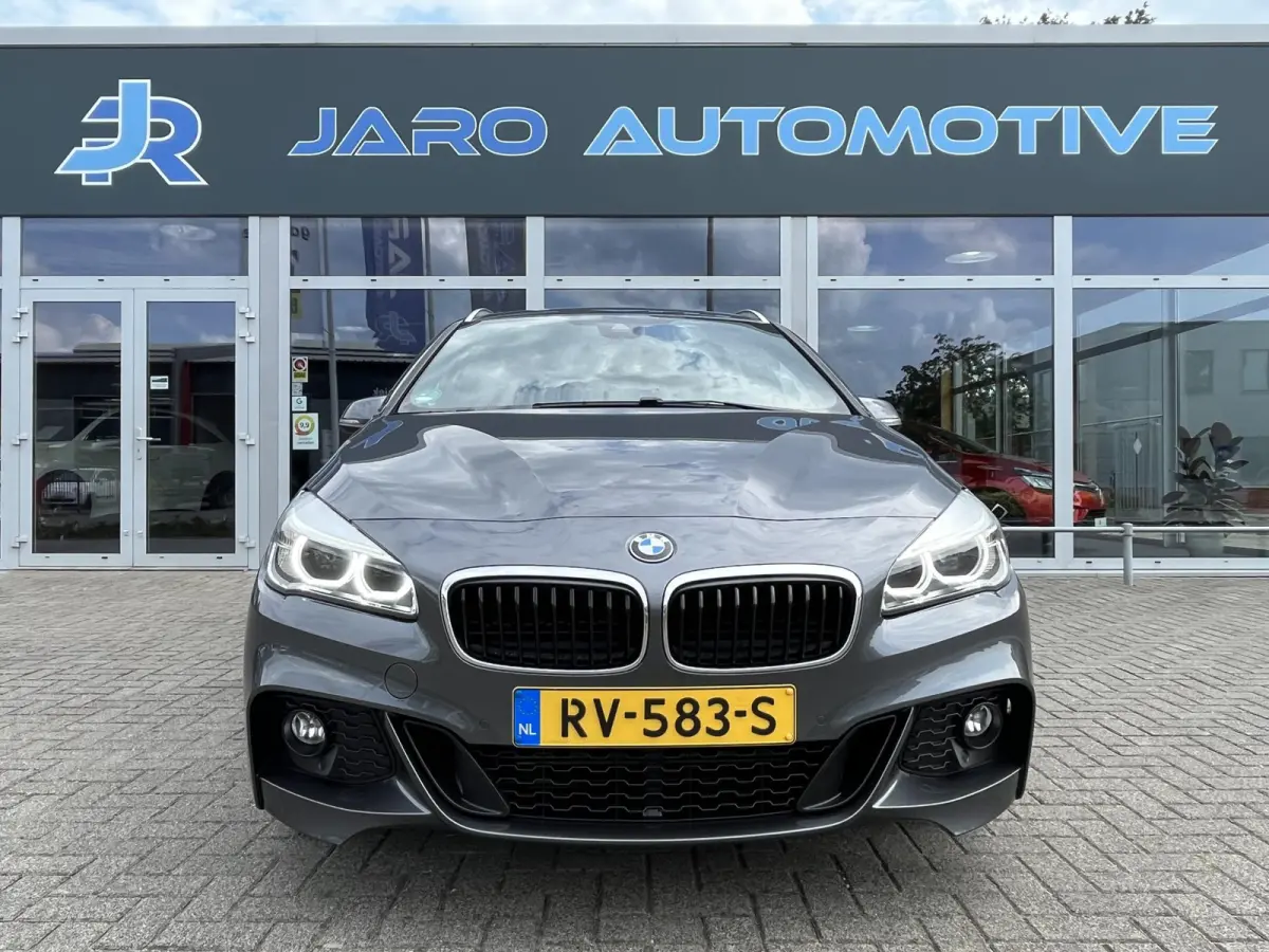 220i High Executive | M-Sport | HUD | Automaat | Trekhaak afneembaar 1.500 kg | NAP | 1e eigenaar