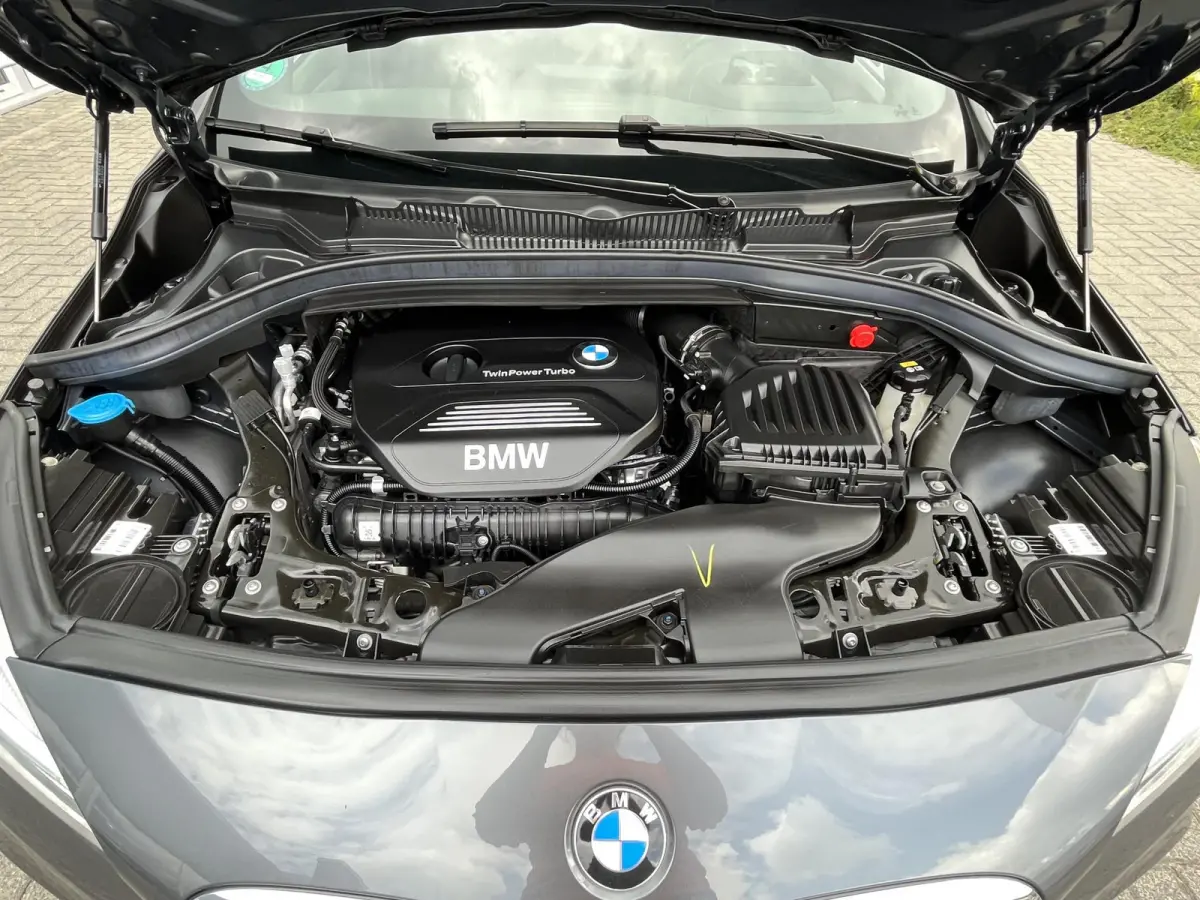 220i High Executive | M-Sport | HUD | Automaat | Trekhaak afneembaar 1.500 kg | NAP | 1e eigenaar