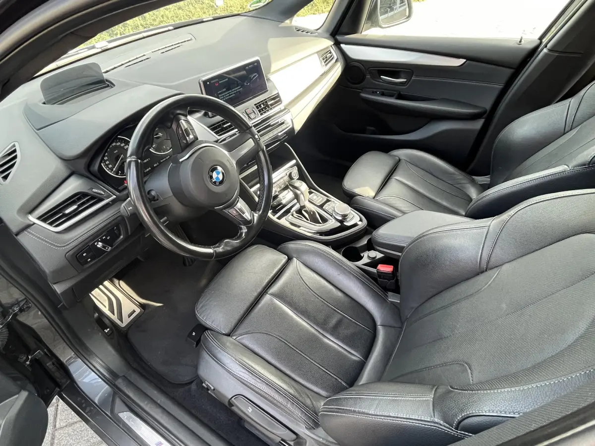220i High Executive | M-Sport | HUD | Automaat | Trekhaak afneembaar 1.500 kg | NAP | 1e eigenaar