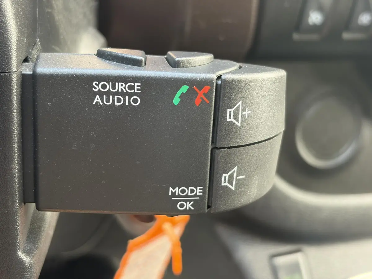 1.6 L1H1 SX*145PK*NAVI*A/C*CRUISE*3PERS*CAMERA*TEL