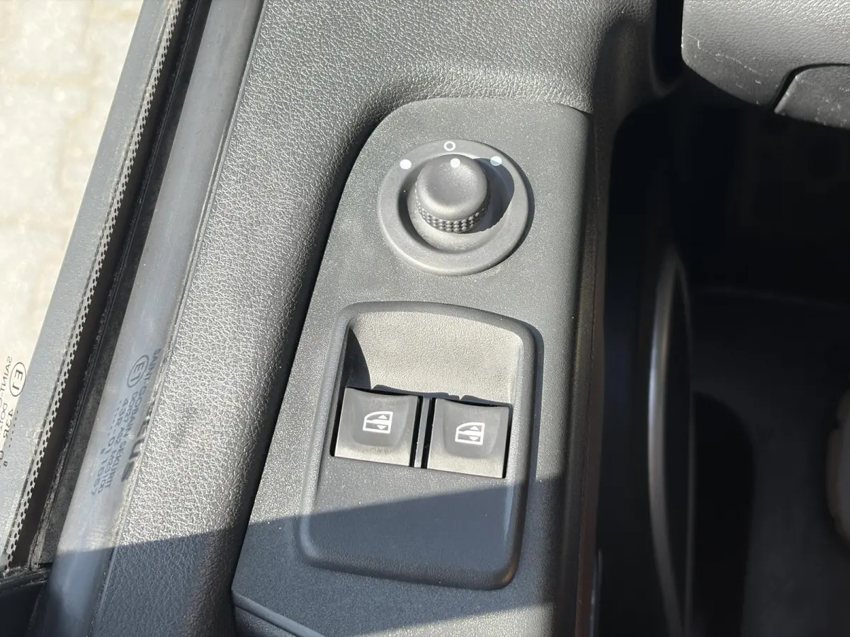 1.6 L1H1 SX*145PK*NAVI*A/C*CRUISE*3PERS*CAMERA*TEL