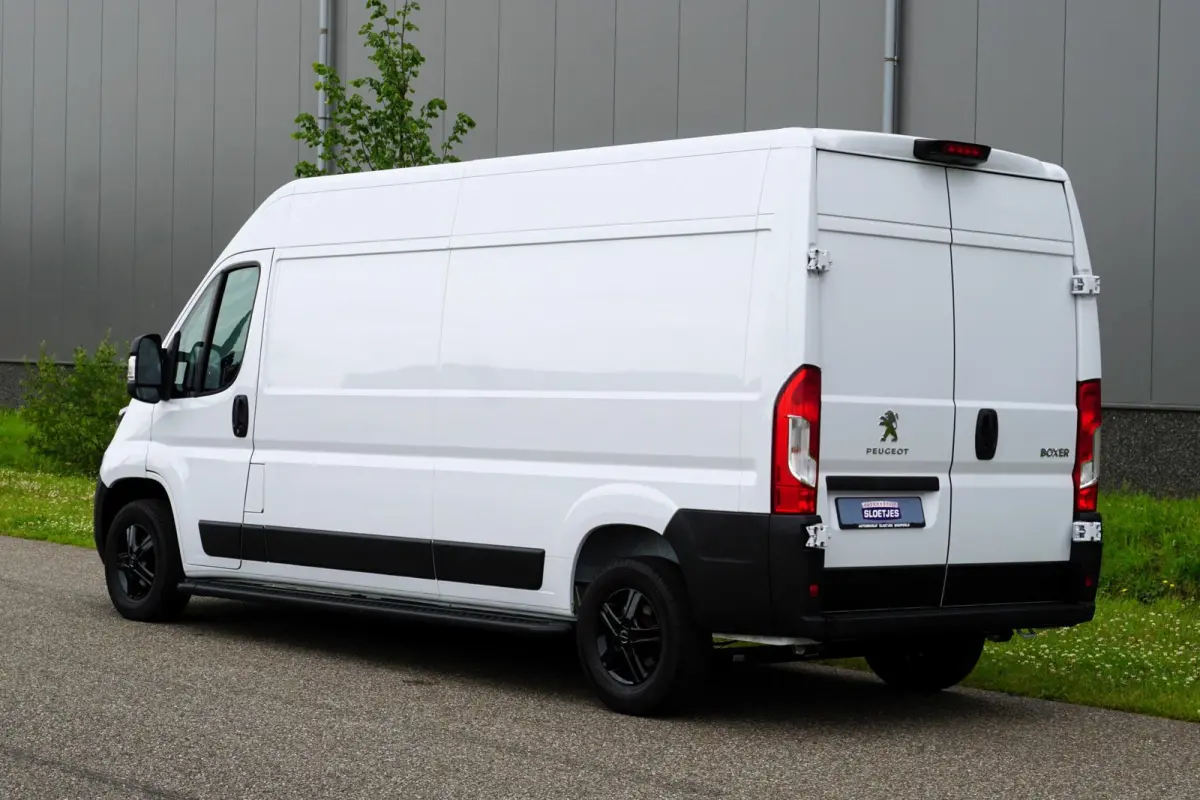 335 2.2 BlueHDi 140 L3H2 Premium Nieuw |140 pk |Carplay |Camera |Cruise |Bluetooth |3500 KG |Direct leverbaar |EURO6D |BPM voordeel!