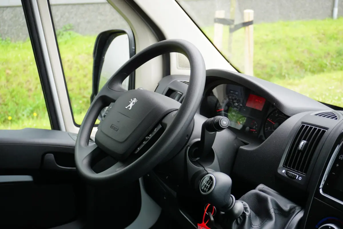 335 2.2 BlueHDi 140 L3H2 Premium Nieuw |140 pk |Carplay |Camera |Cruise |Bluetooth |3500 KG |Direct leverbaar |EURO6D |BPM voordeel!