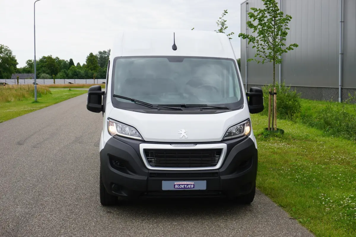 335 2.2 BlueHDi 140 L3H2 Premium Nieuw |140 pk |Carplay |Camera |Cruise |Bluetooth |3500 KG |Direct leverbaar |EURO6D |BPM voordeel!