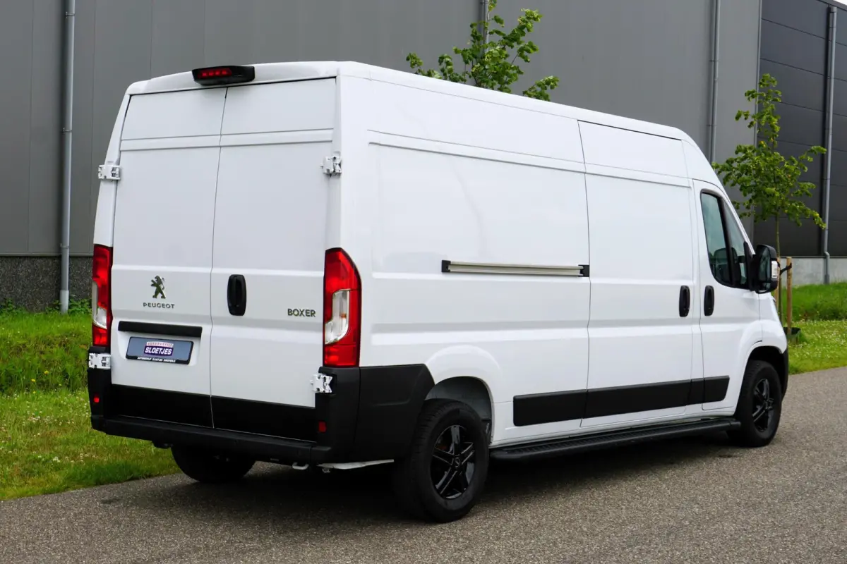 335 2.2 BlueHDi 140 L3H2 Premium Nieuw |140 pk |Carplay |Camera |Cruise |Bluetooth |3500 KG |Direct leverbaar |EURO6D |BPM voordeel!