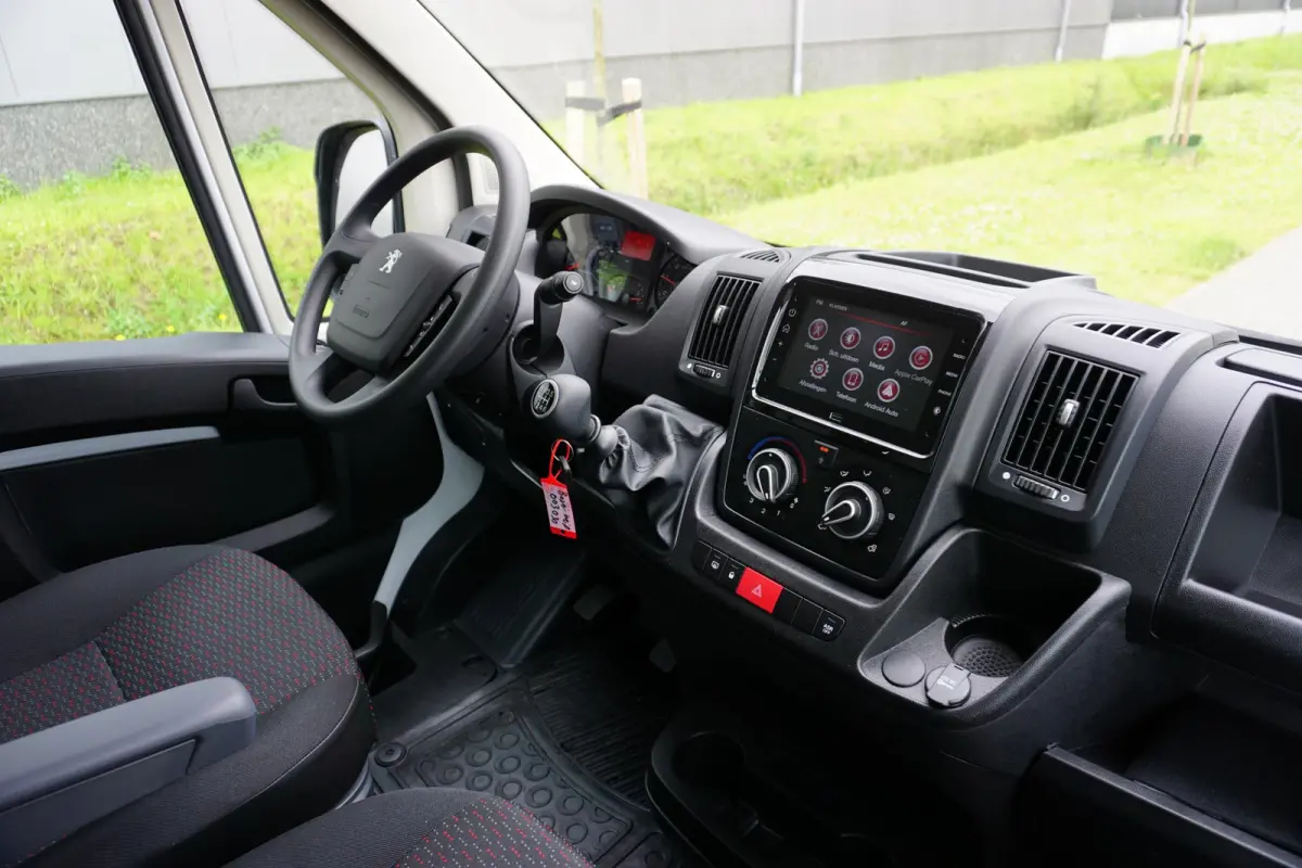 335 2.2 BlueHDi 140 L3H2 Premium Nieuw |140 pk |Carplay |Camera |Cruise |Bluetooth |3500 KG |Direct leverbaar |EURO6D |BPM voordeel!