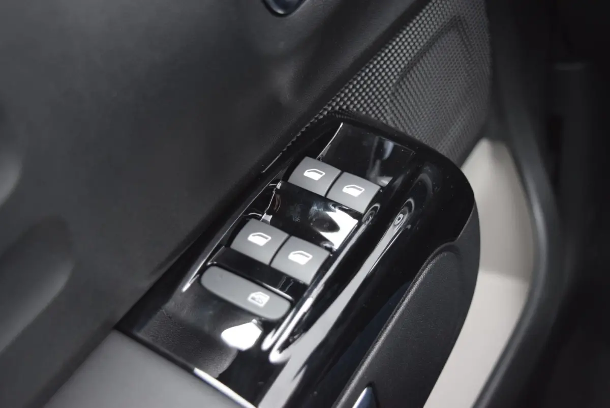 1.2 Turbo 110pk EAT6 Feel Edition | Automaat | Navigatie | Apple Carplay/Android Auto | Bluetooth