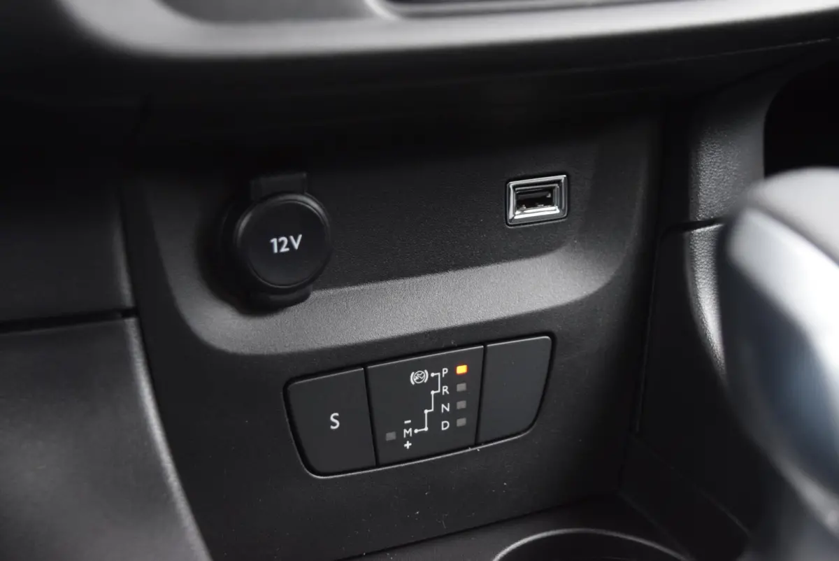 1.2 Turbo 110pk EAT6 Feel Edition | Automaat | Navigatie | Apple Carplay/Android Auto | Bluetooth
