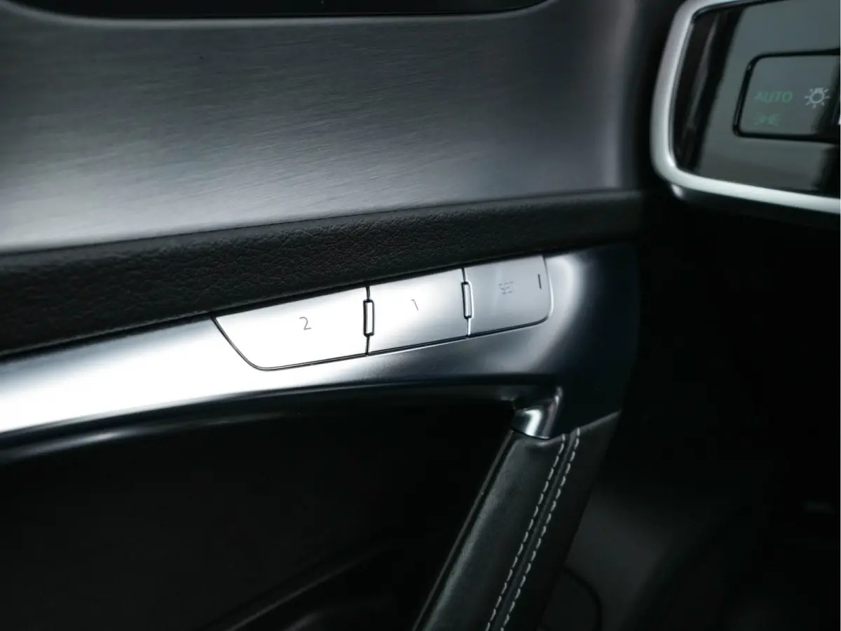 Limousine TDI Quattro Black Edition Aut. *PANO | LEATHER | B&O-SURROUND | MATRIX-LED | DIGI-COCKPIT | HEAD-UP | SPORTSEATS | BLINDSPOT | LANE-ASSIST | MEMORY-PACK | AIRSUSPENSION | ADAPT.CRU