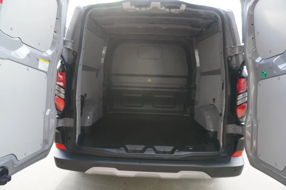 320L 2.0 TDCI 136PK L2H1 Trail DubbelCabine Schuifdeur L/R Nr. V090 | Airco | Adap | Navi| Camera | Blis | 20 inch LM velgen | DEMO