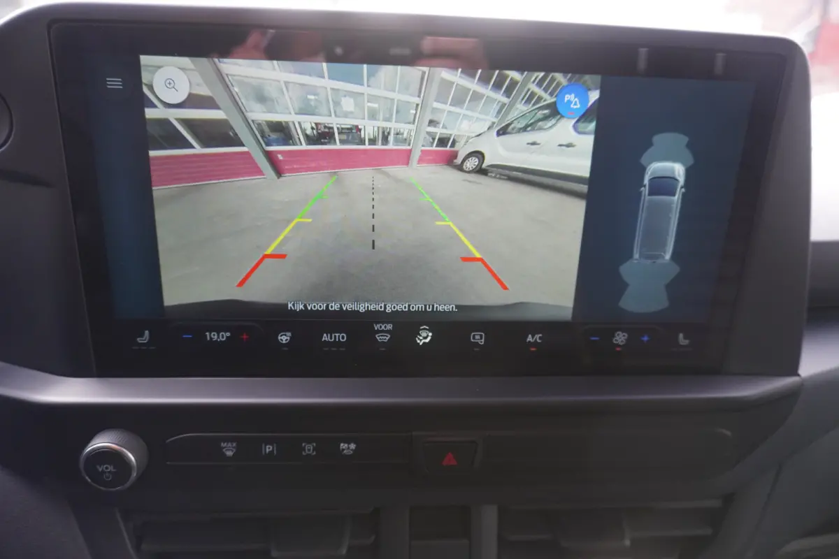 320L 2.0 TDCI 136PK L2H1 Trail DubbelCabine Schuifdeur L/R Nr. V090 | Airco | Adap | Navi| Camera | Blis | 20 inch LM velgen | DEMO