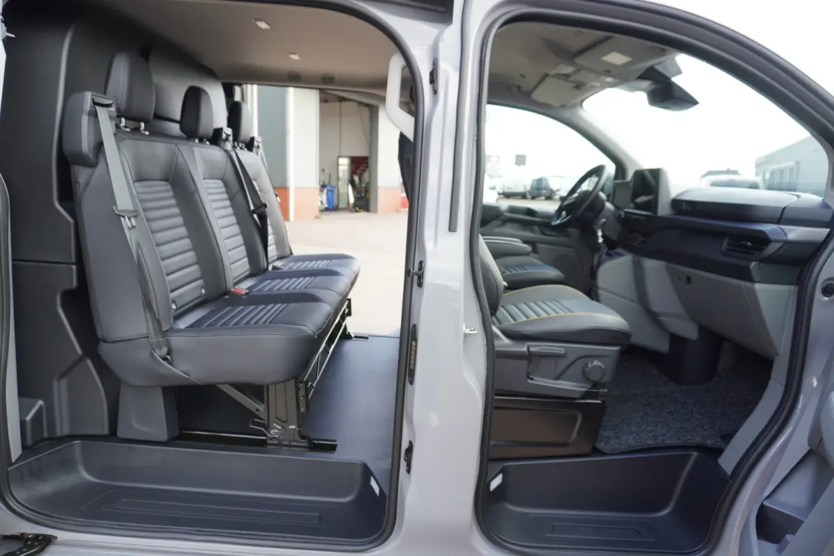 320L 2.0 TDCI 136PK L2H1 Trail DubbelCabine Schuifdeur L/R Nr. V090 | Airco | Adap | Navi| Camera | Blis | 20 inch LM velgen | DEMO