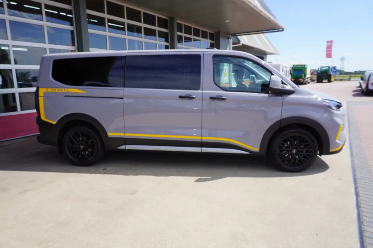 320L 2.0 TDCI 136PK L2H1 Trail DubbelCabine Schuifdeur L/R Nr. V090 | Airco | Adap | Navi| Camera | Blis | 20 inch LM velgen | DEMO