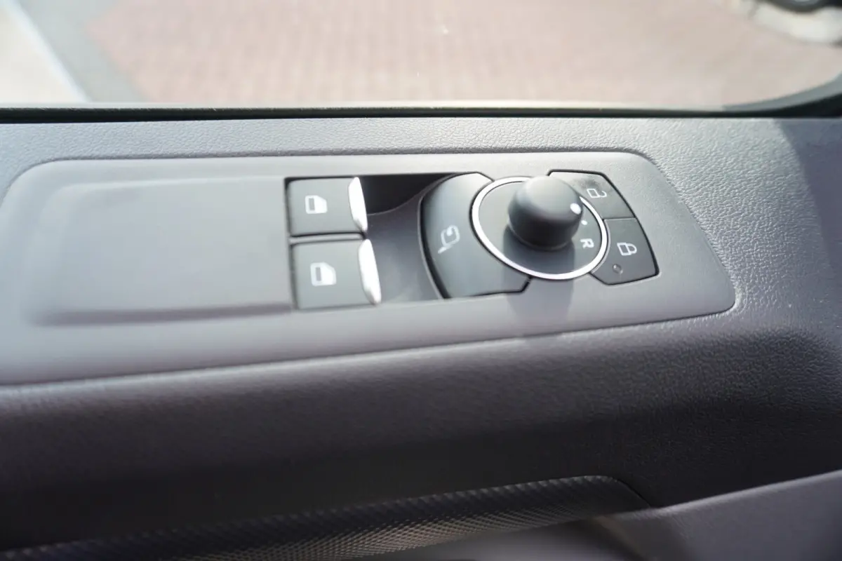 320L 2.0 TDCI 136PK L2H1 Trail DubbelCabine Schuifdeur L/R Nr. V090 | Airco | Adap | Navi| Camera | Blis | 20 inch LM velgen | DEMO