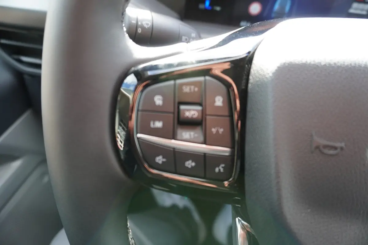 320L 2.0 TDCI 136PK L2H1 Trail DubbelCabine Schuifdeur L/R Nr. V090 | Airco | Adap | Navi| Camera | Blis | 20 inch LM velgen | DEMO