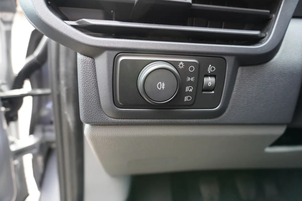 320L 2.0 TDCI 136PK L2H1 Trail DubbelCabine Schuifdeur L/R Nr. V090 | Airco | Adap | Navi| Camera | Blis | 20 inch LM velgen | DEMO