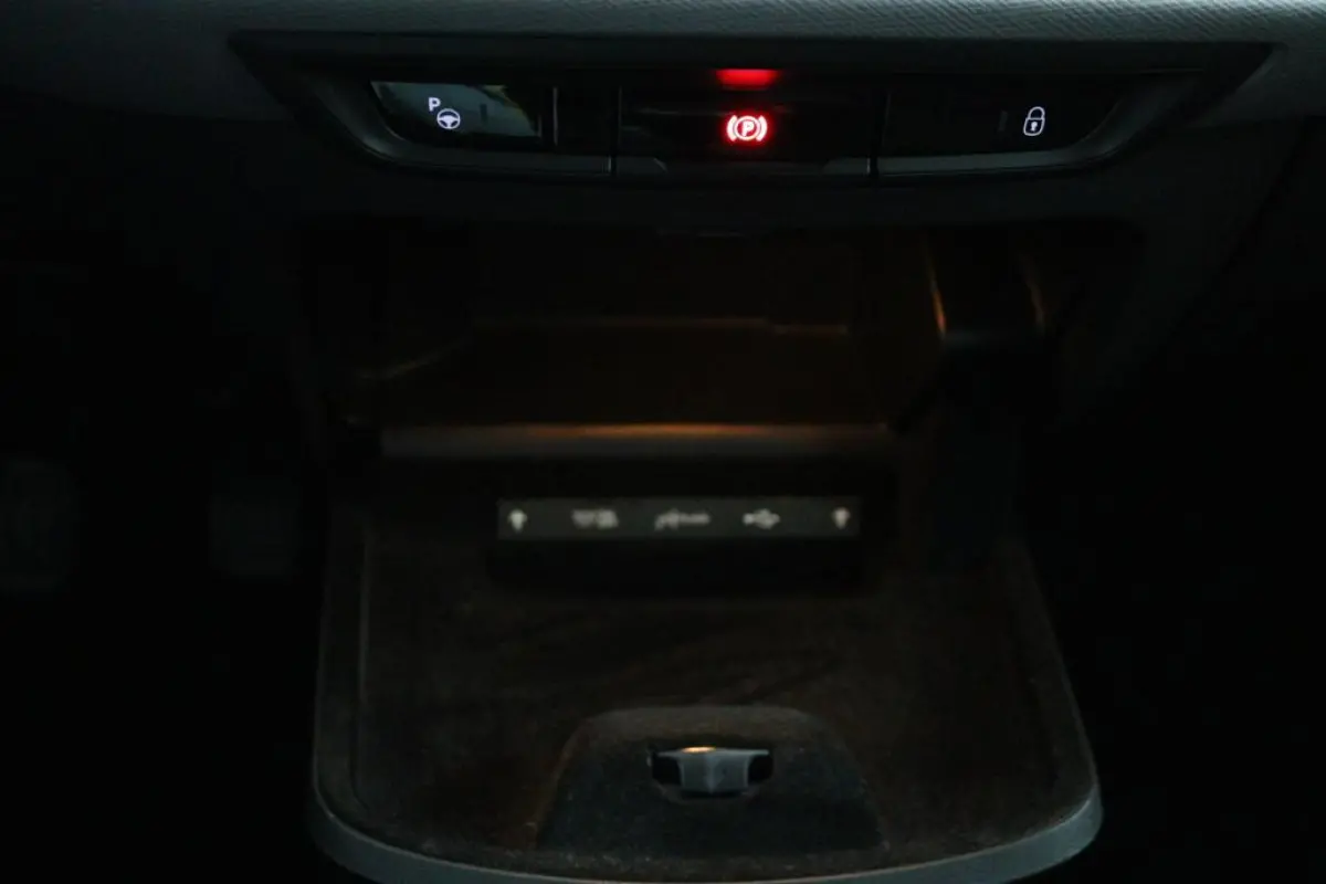 1.2 Business*NAVI*ECC*CARPLAY*7PERS.*