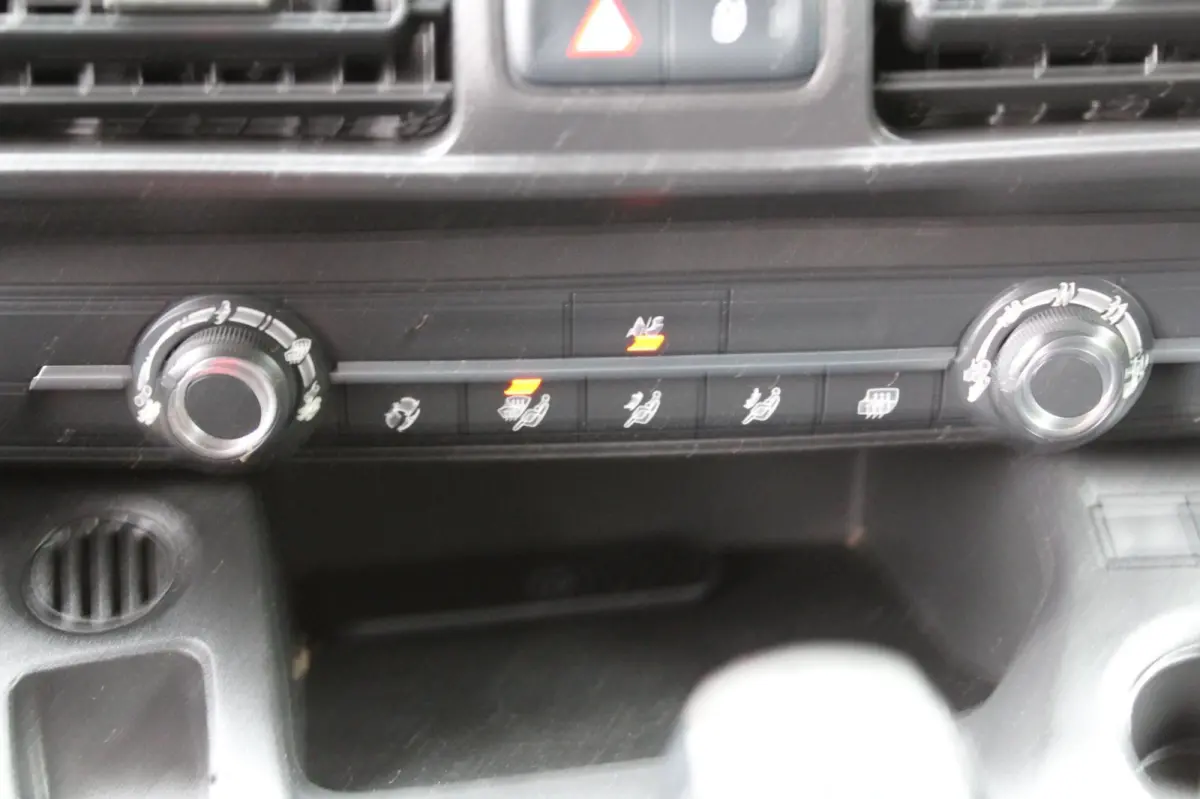1.6 BlueHDI Premium 75PK | Airco | Achterklep | Cruise Control | Elektrische Ramen