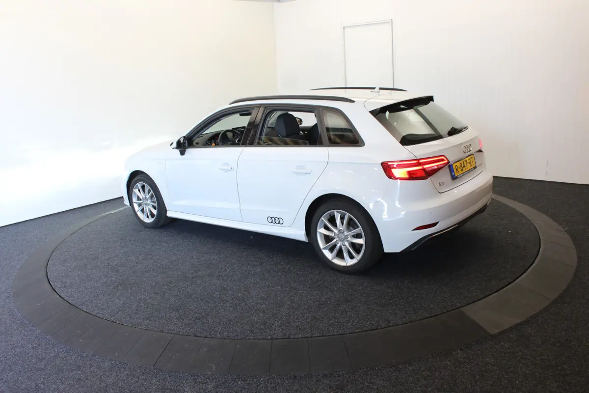 1.4 e-tron PHEV Sport Virtual Dakrail Keyless PDC v+a Stoelver