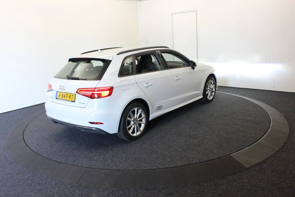 1.4 e-tron PHEV Sport Virtual Dakrail Keyless PDC v+a Stoelver
