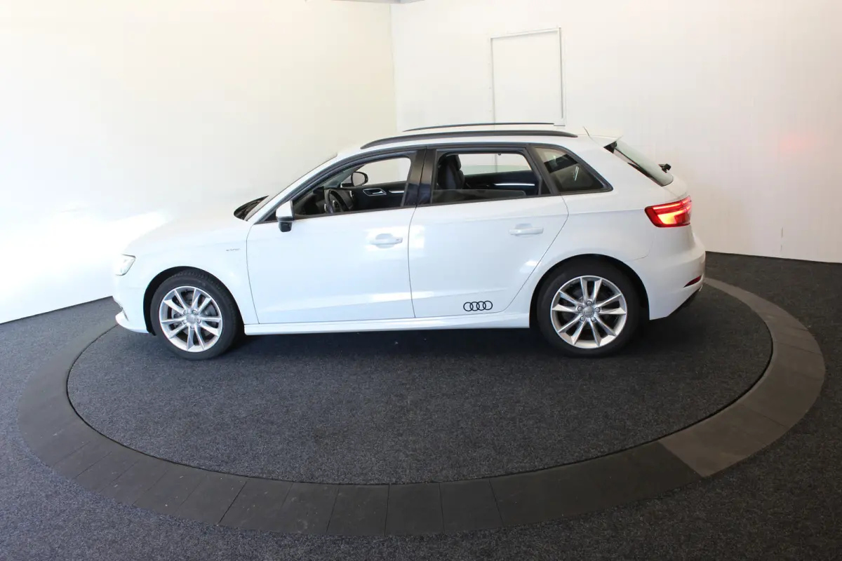 1.4 e-tron PHEV Sport Virtual Dakrail Keyless PDC v+a Stoelver
