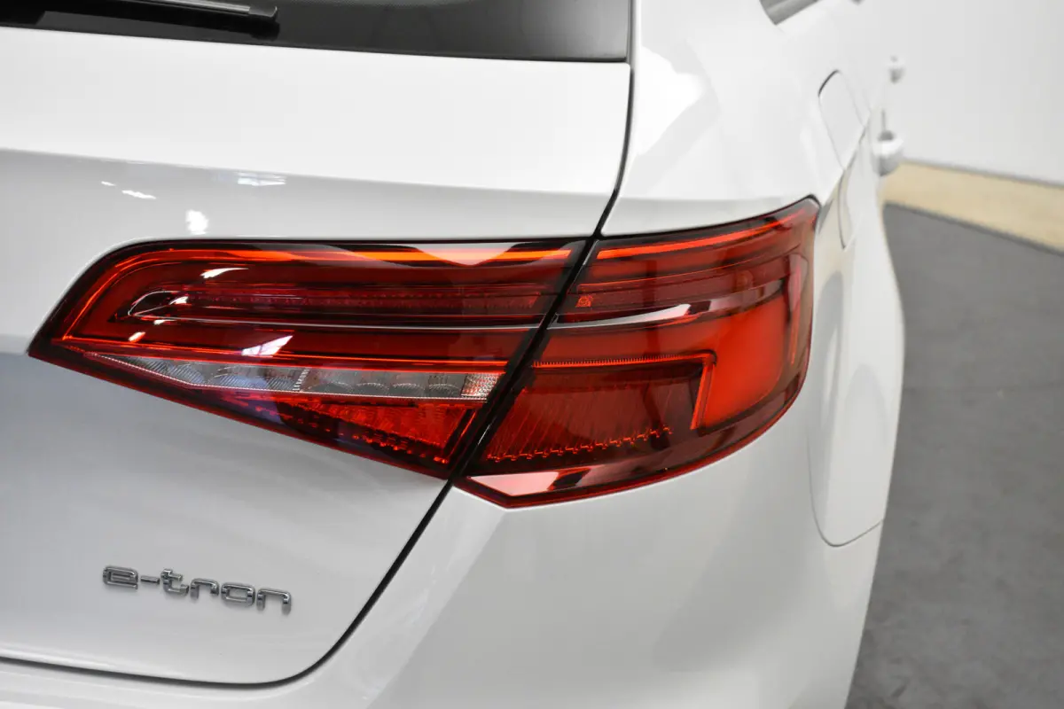 1.4 e-tron PHEV Sport Virtual Dakrail Keyless PDC v+a Stoelver