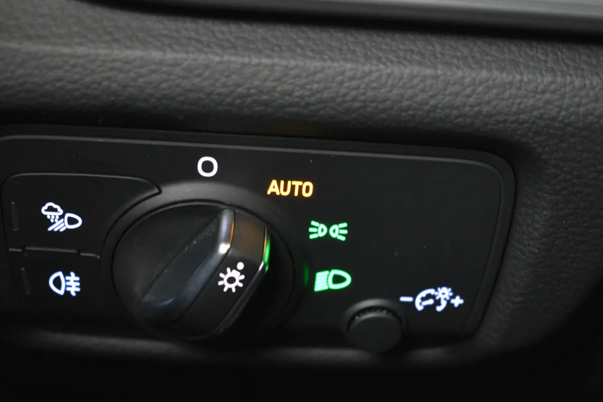 1.4 e-tron PHEV Sport Virtual Dakrail Keyless PDC v+a Stoelver