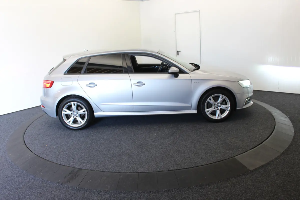 1.4 e-tron 204 PK Sport Cruise PDC Navi Stoelver.