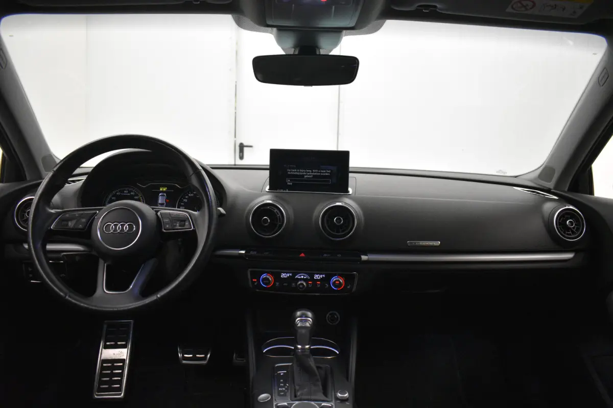 1.4 e-tron 204 PK Sport Cruise PDC Navi Stoelver.