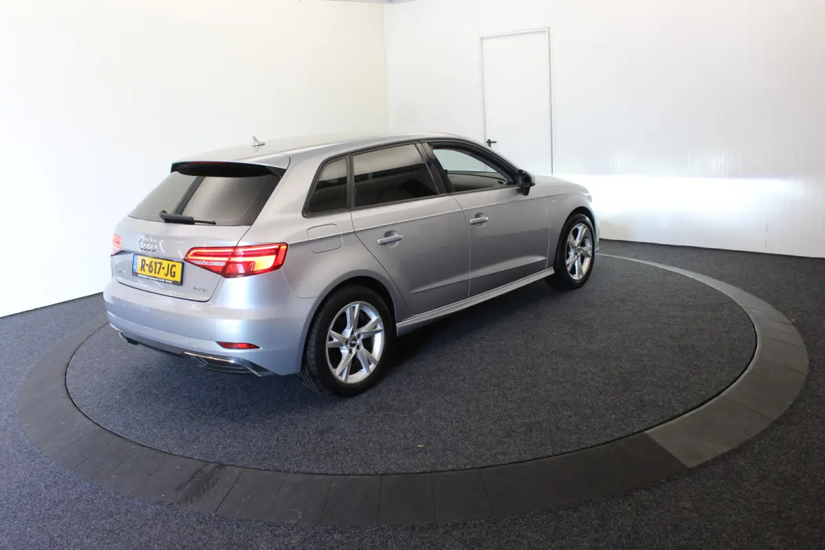 1.4 e-tron 204 PK Sport Cruise PDC Navi Stoelver.