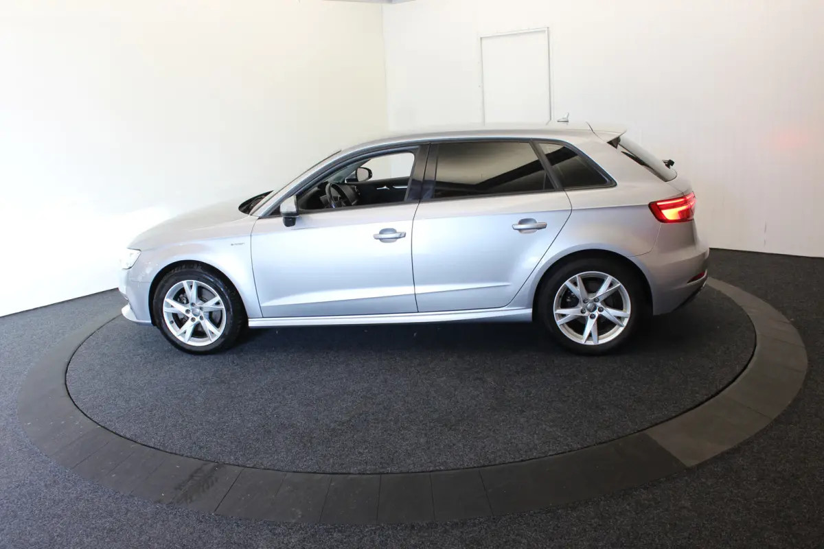 1.4 e-tron 204 PK Sport Cruise PDC Navi Stoelver.