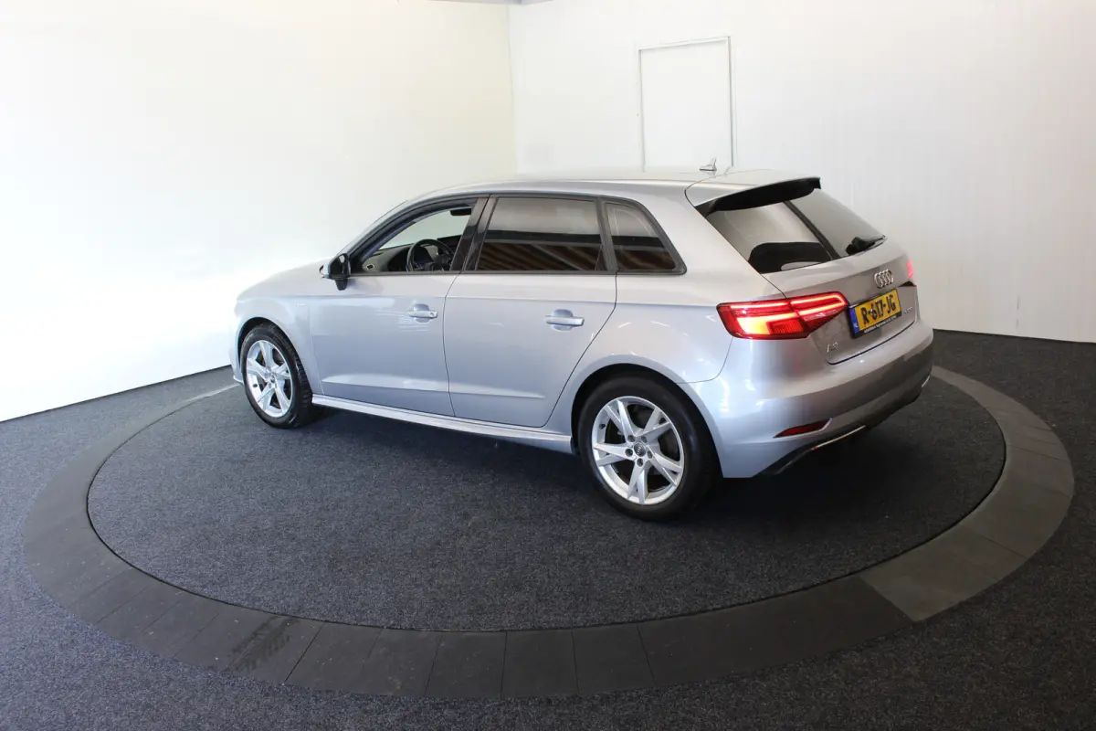1.4 e-tron 204 PK Sport Cruise PDC Navi Stoelver.