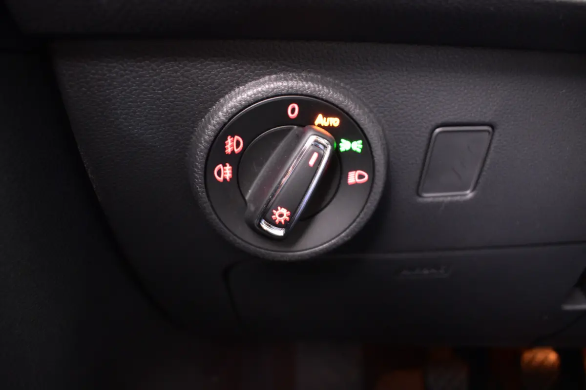 1.0 EcoTSI Style El aKlep Cruise LED PDC Navi