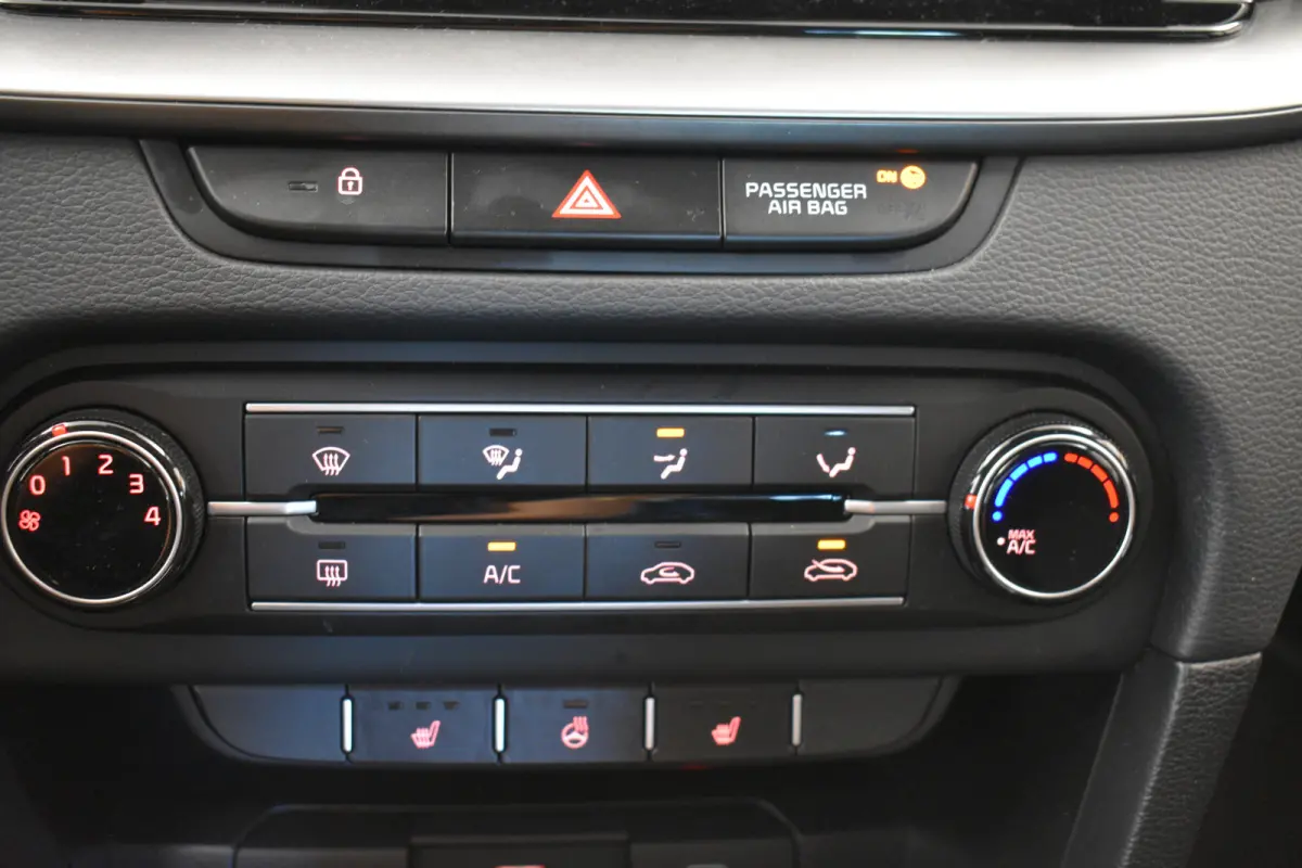 1.0 T-GDi ComfortLine | Camera | CarplayNavi | Stoel\stuur verwarming |